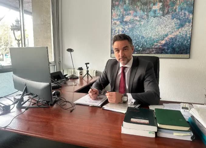 Xavi Abat en su primer despacho